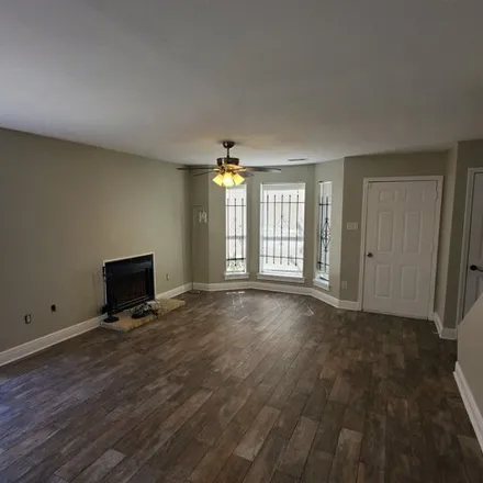 Rent this 2 bed townhouse on 1753 Boulevard de Province in South Sherwood Forest, Baton Rouge