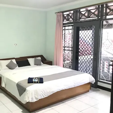 Rent this studio house on no 3 Orchid Garden F4