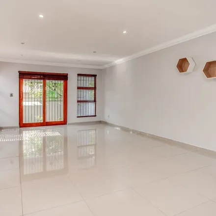 Image 4 - Lewis Avenue, Paulshof, Sandton, 2062, South Africa - Apartment for rent