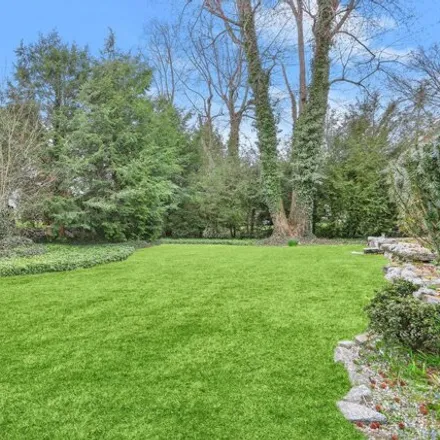 Image 4 - 11 Field Road, Riverside, Greenwich, CT 06878, USA - House for sale