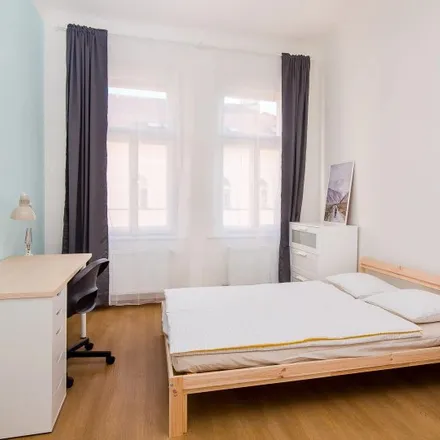 Image 3 - Pomník padlým policistům a hasičům, Horská, 128 00 Prague, Czechia - Room for rent