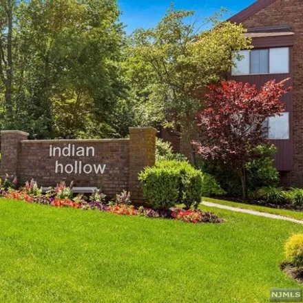 Buy this 1 bed condo on Indian Hollow Court in Mahwah, NJ 07446