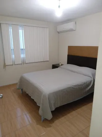 Rent this studio apartment on Calle La Trinchera in Fraccionamiento Las Cumbres, 39300 Acapulco