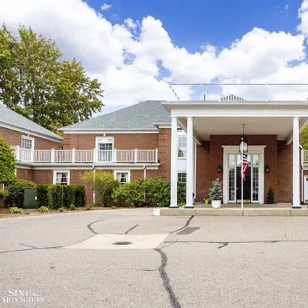 Buy this 2 bed condo on 325 Neff Road in Grosse Pointe, Wayne County