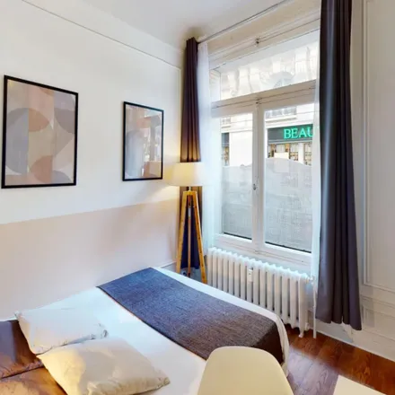 Image 1 - 42 Rue de la Pompe, 75116 Paris, France - Room for rent