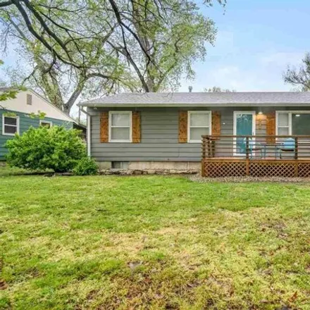 Image 2 - 2032 Green Avenue, Manhattan, KS 66502, USA - House for sale