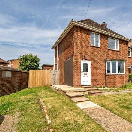 Rent this 3 bed duplex on Plomer Green Avenue in Downley, HP13 5LW