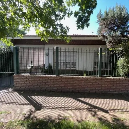 Buy this 4 bed house on Avenida General San Martín 1242 in Adrogué, Argentina