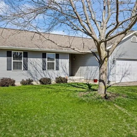 Image 2 - 6748 Tennessee Drive Southwest, Cedar Rapids, IA 52404, USA - House for sale