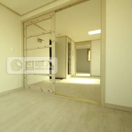 Rent this 2 bed apartment on 서울특별시 관악구 봉천동 100-86