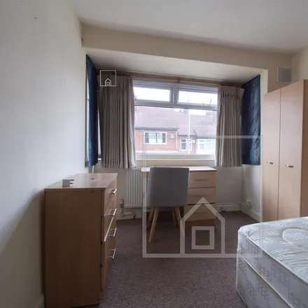 Image 3 - Back Welton Mount, Leeds, LS6 1ET, United Kingdom - House for rent