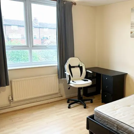 Rent this 3 bed room on Eynsford House in Beckway Street, London