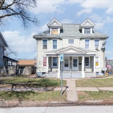 Buy this studio house on 1660 West 3rd Street in Davenport, IA 52802