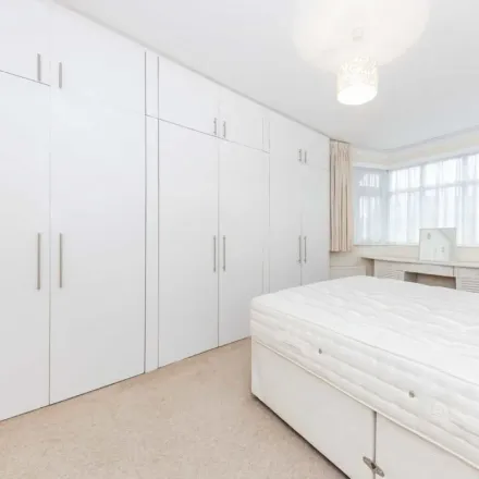 Rent this 4 bed apartment on 65 Summerlee Avenue in London, N2 9QP