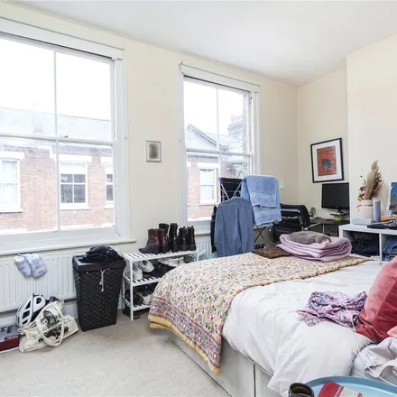 Image 6 - Canrobert Street, London, E2 6PY, United Kingdom - Townhouse for rent
