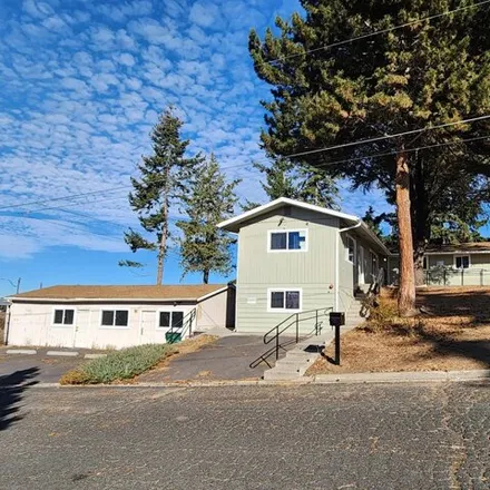 Buy this 5 bed house on 101 Iowa Street in Klamath Falls, OR 97601
