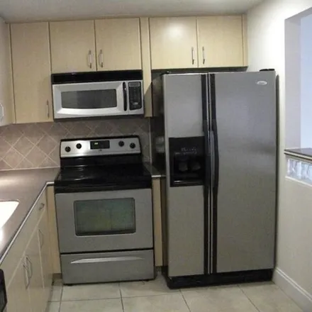 Buy this 1 bed condo on 3206 Northeast 15th Street in Country Club Isles, Pompano Beach