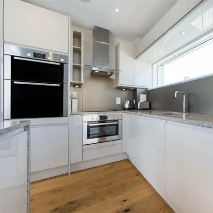 Image 4 - Waterfront Apartments, London, London, W9 - House for sale