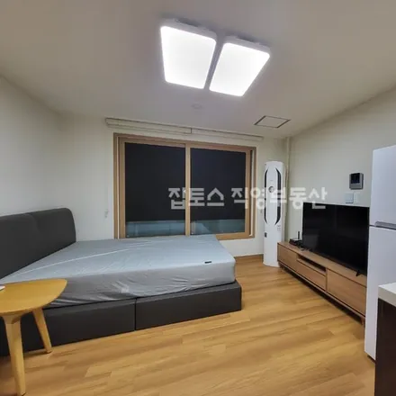 Rent this studio apartment on 서울특별시 강남구 역삼동 663-2
