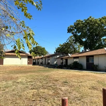 Buy this studio house on 540 Roberts Lane in Kern County, CA 93308