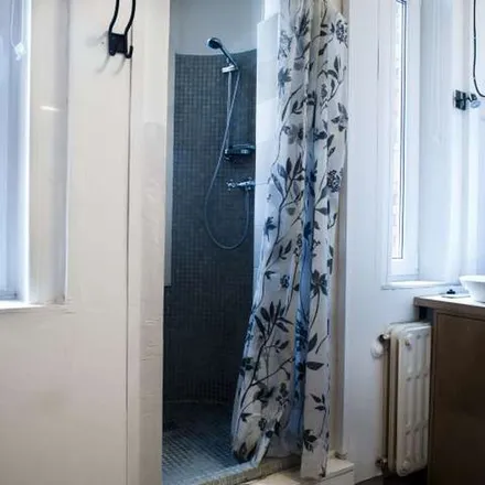 Rent this 3 bed apartment on Rue du Trône - Troonstraat 216 in 1050 Ixelles - Elsene, Belgium