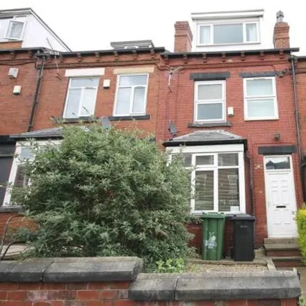 Rent this 6 bed house on Knowle Mount in Leeds, LS4 2PJ
