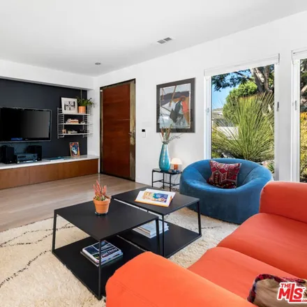 Image 5 - 4111 Michael Avenue, Los Angeles, CA 90066, USA - House for sale