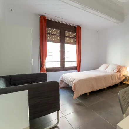 Rent this 5 bed room on Concha Espejo Cervello in Carrer de Maties Perelló, 46005 Valencia