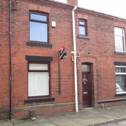 Image 2 - Mary Street, Wardle, OL16 2SE, United Kingdom - Townhouse for rent