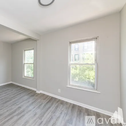 Image 1 - 1022 W Fry St, Unit 2F - Apartment for rent