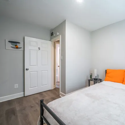 Image 1 - Houston, TX, US - Room for rent