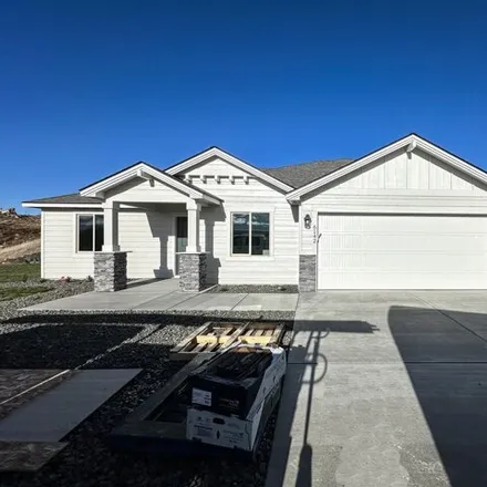 Buy this 3 bed house on West 30th Avenue in Kennewick, WA 99338