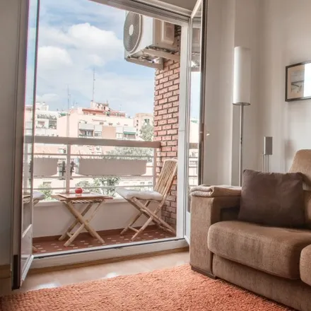 Rent this 2 bed apartment on Madrid in Real Fábrica de Tapices, Calle de Fuenterrabía