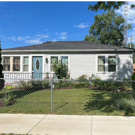 Buy this 3 bed house on 214 North Calhoun Street in Aurora, IL 60505