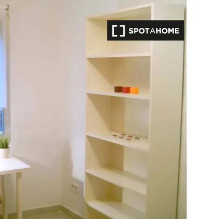 Rent this 3 bed room on Madrid in Farmacia - Avenida Oporto 15, Avenida de Oporto