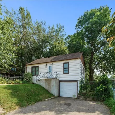 Image 1 - Silver Lake Rd, 37th Avenue Northeast, St. Anthony, Hennepin County, MN 55418, USA - House for sale