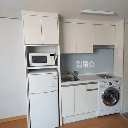Rent this studio apartment on 서울특별시 마포구 창전동 6-128