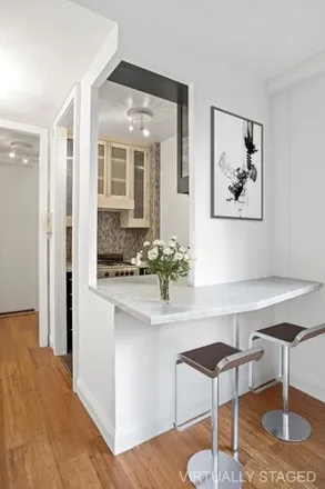 Image 4 - 63 East 9th Street, New York, NY 10003, USA - House for sale