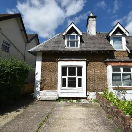Rent this 2 bed duplex on 70*3 Holmesdale Road in Reigate, RH2 0BL