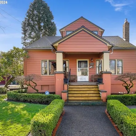 Buy this 4 bed house on 3636 Southeast Glenwood Street in Portland, OR 97202