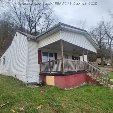 Buy this 3 bed house on 2993 Beverly Drive Southeast in Charleston, WV 25304