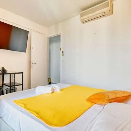Rent this 4 bed apartment on Bâtiment 19 in Allée Adélaïde, 13009 Marseille