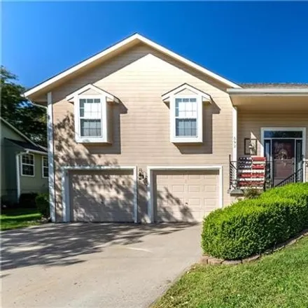 Buy this 3 bed house on 592 White Oak Lane in Liberty, MO 64068