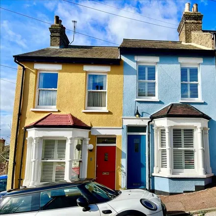 Image 1 - Uttons Avenue, Leigh on Sea, SS9 2EL, United Kingdom - Townhouse for rent