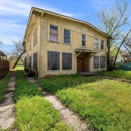 Buy this 8 bed house on 1724 Poplar Street in Dallas, TX 75215