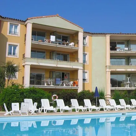 Rent this 3 bed apartment on Sainte-Maxime in Avenue Charles de Gaulle, 83120 Sainte-Maxime