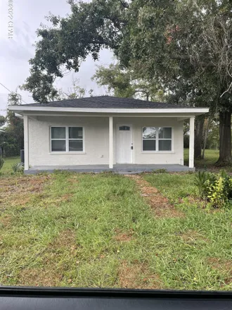 Buy this 2 bed house on 1009 Hamilton Avenue in Panama City, FL 32401