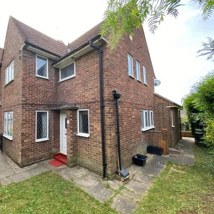 Rent this 5 bed duplex on Fox Lane in Winchester, SO22 4DY