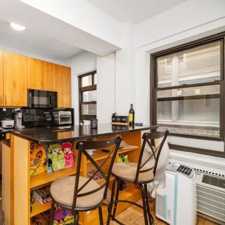 Image 3 - 45 West 54th Street, New York, NY 10019, USA - Apartment for sale