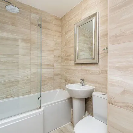 Rent this 1 bed apartment on New Kent Road in London, SE1 6BN